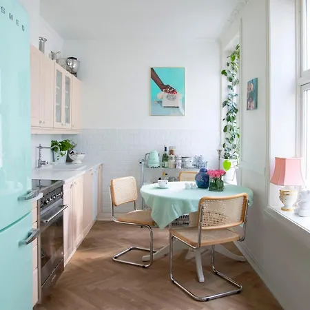Artistic Dream In Downtown Apartment
